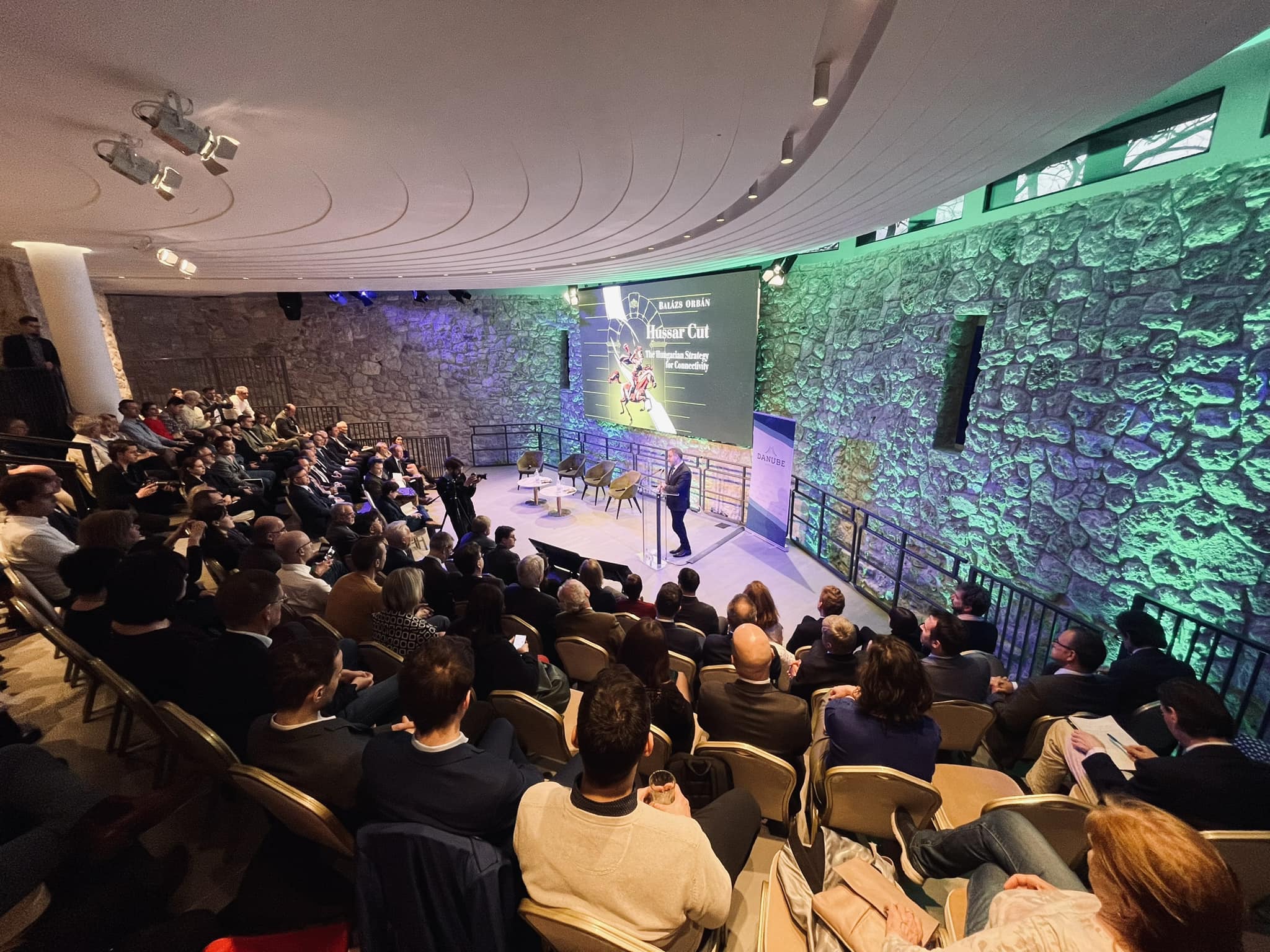 Orbán Balázs: Magyarországnak nem érdeke a blokkosodó stratégia követése