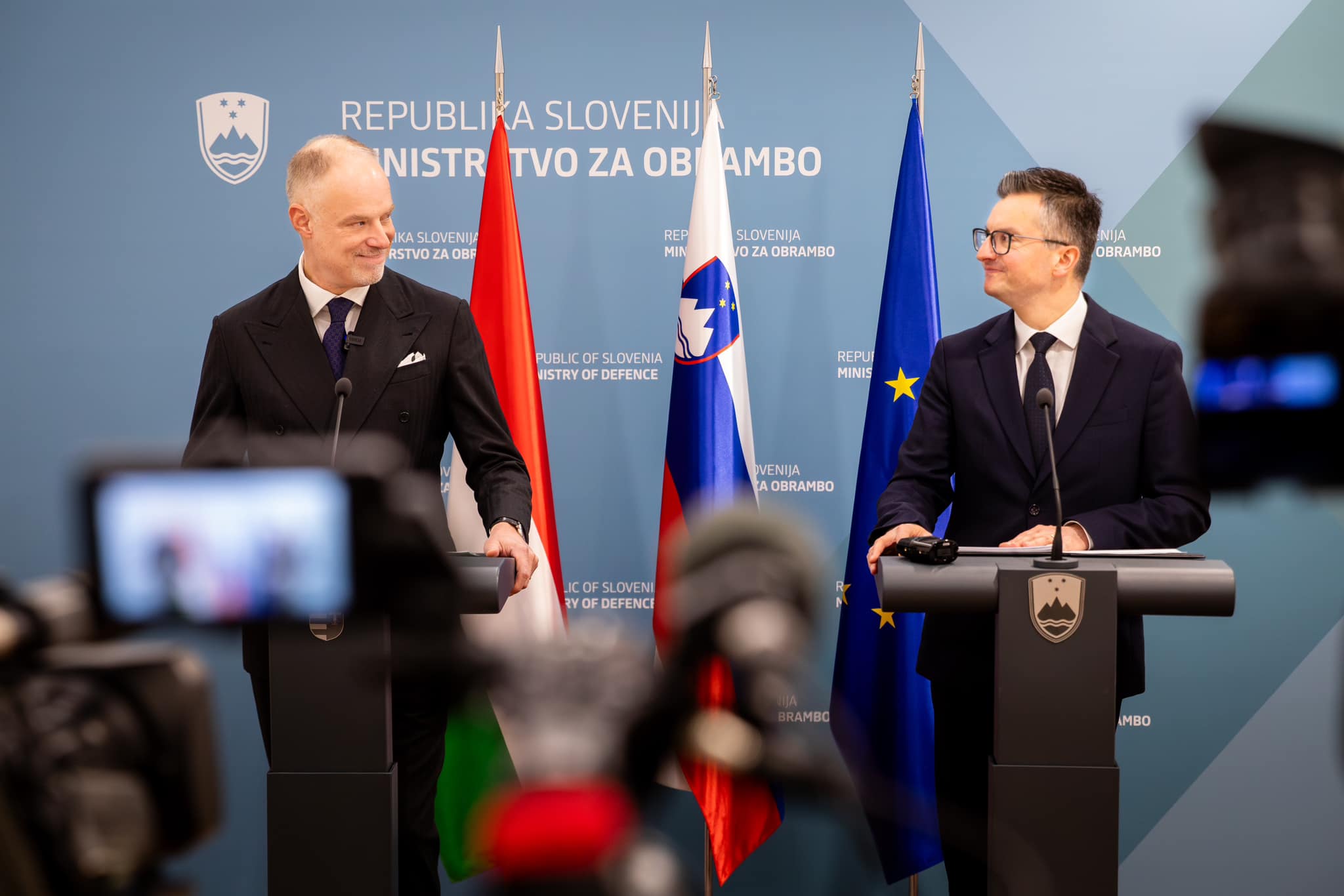 Szalay-Bobrovniczky Kristóf a szlovén védelmi miniszterrel tárgyalt