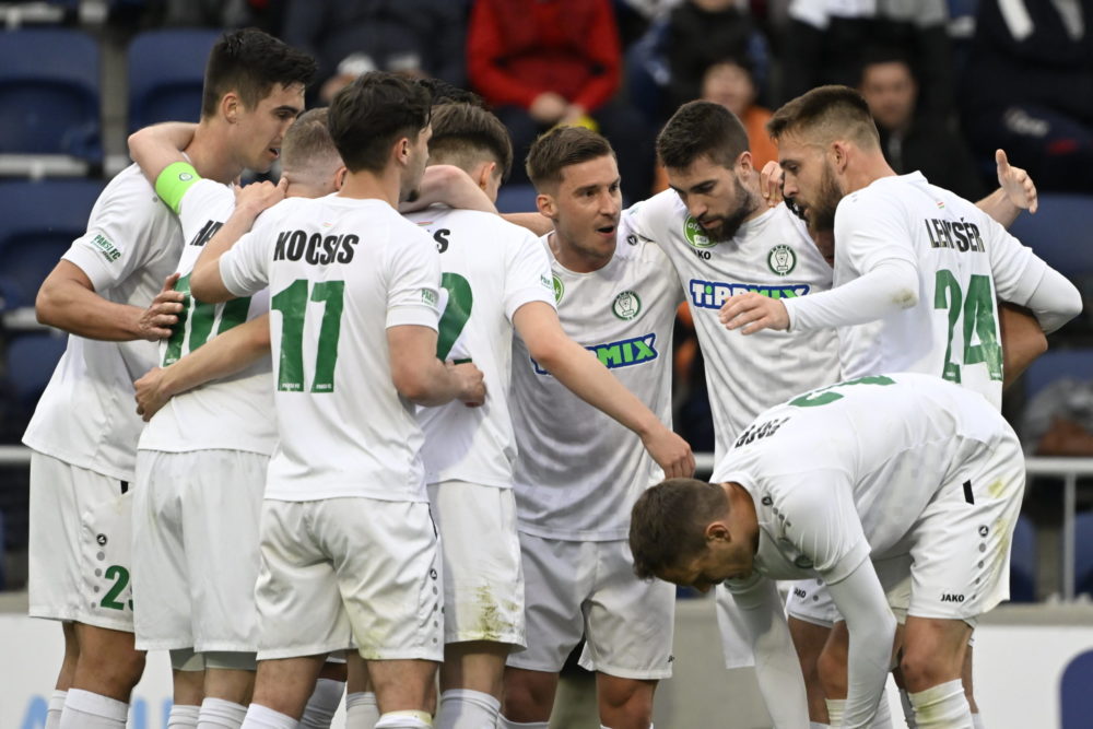 Két tizenegyes, hét gól és hosszabbítás után a legjobb négy között a Paks a Magyar Kupában