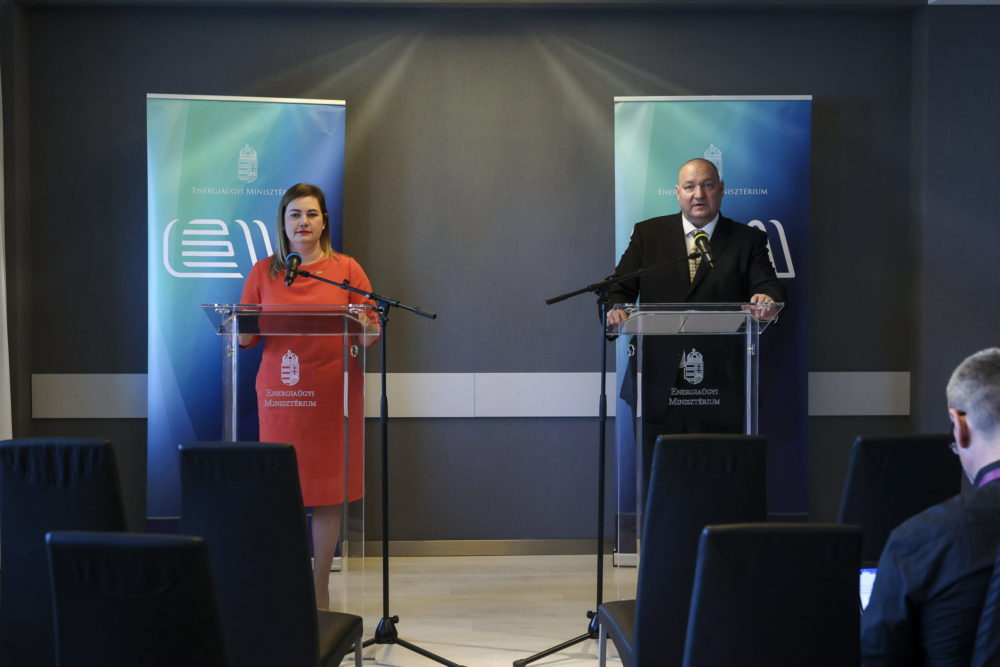 Ma minden háztartás 181 ezer forinttal kevesebbet fizet a gázért és a villamos áramért