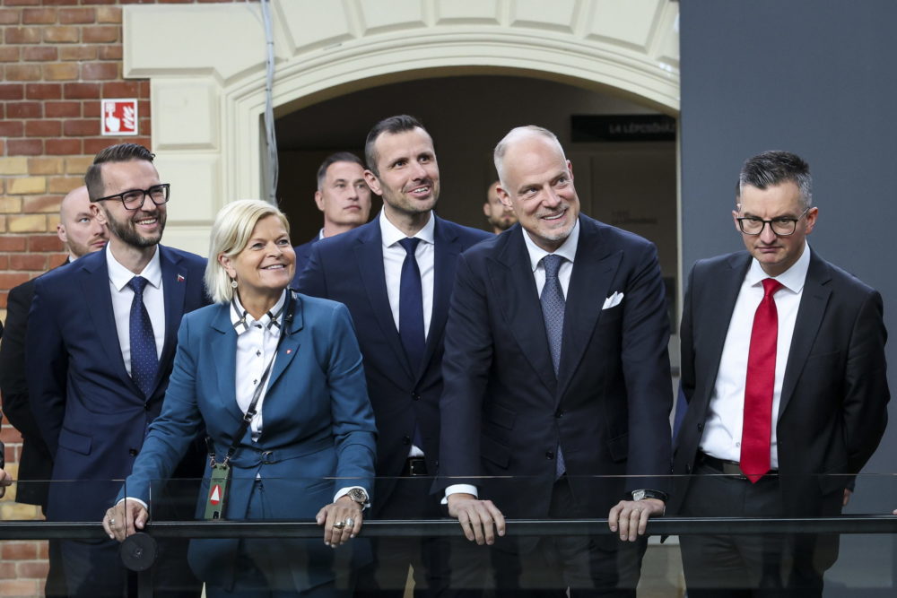 Honvédelmi miniszter: Szükség van Közép-Európa hangjára