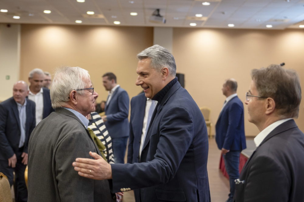 Ezt a választást alulról, alázattal kell és lehet megnyerni