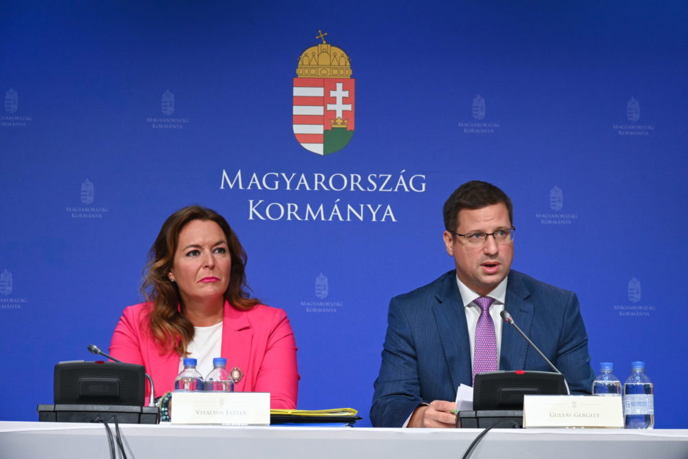 Gulyás Gergely: A magyar kormány továbbra is békepárti