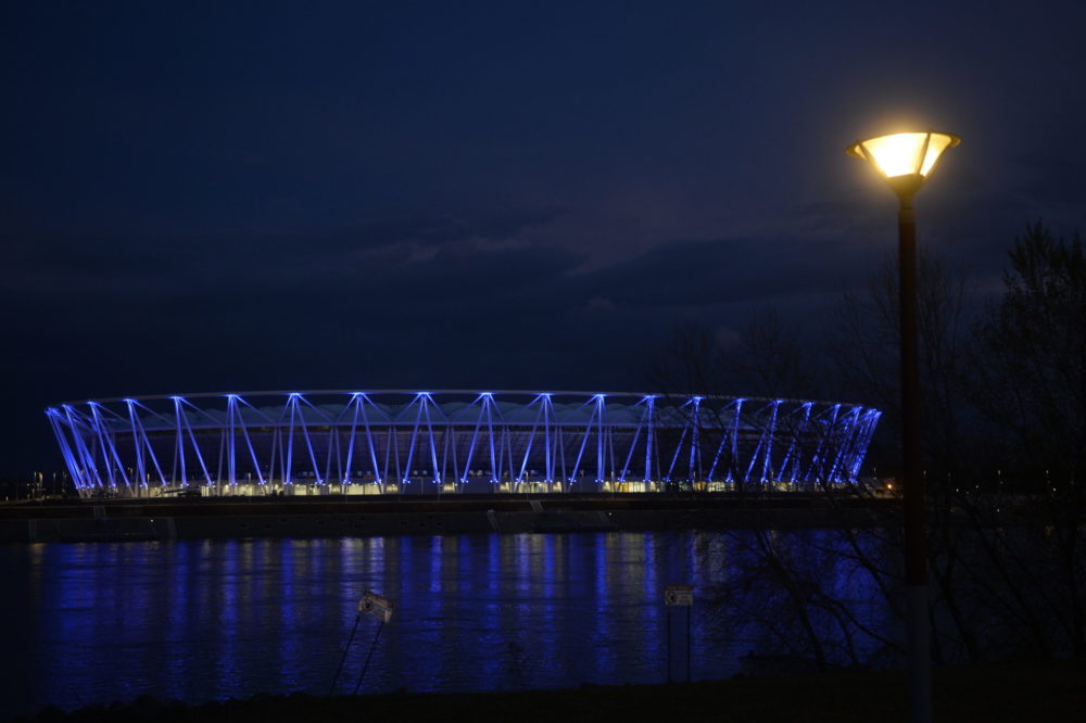 Az autizmus világnapja alkalmából kék színbe borul az ország több épülete