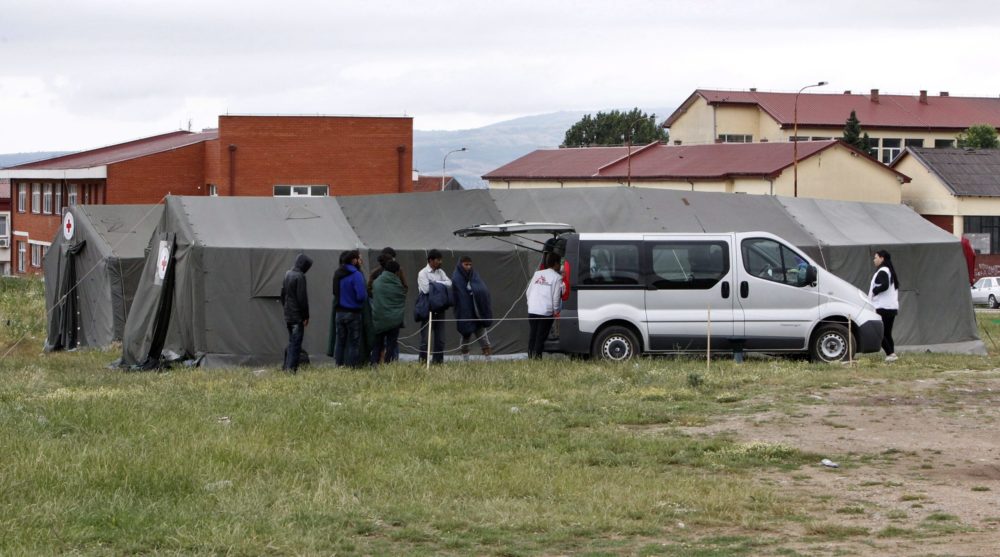 Migránsokat fogtak a pénzügyőrök az M7-es autópályán