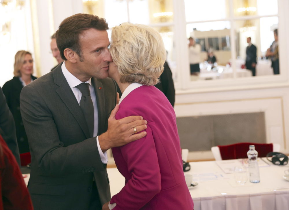 Ursula von der Leyen megbuktatásán ügyködik Macron