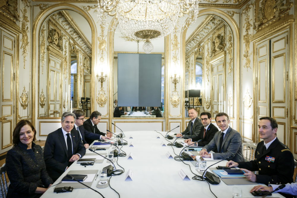 A francia elnök az amerikai kormánnyal tárgyal az ukrajnai bevonulásról