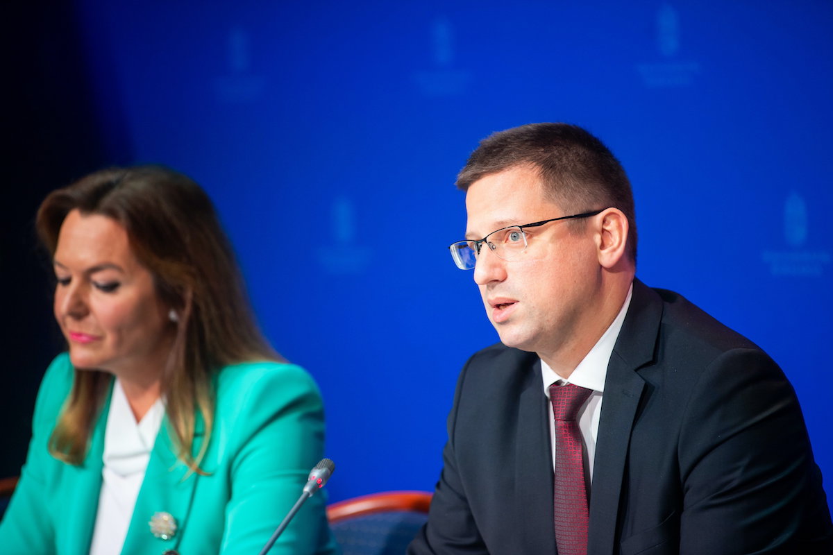 Gulyás Gergely: Aggasztó, hogy a NATO is irányt váltott