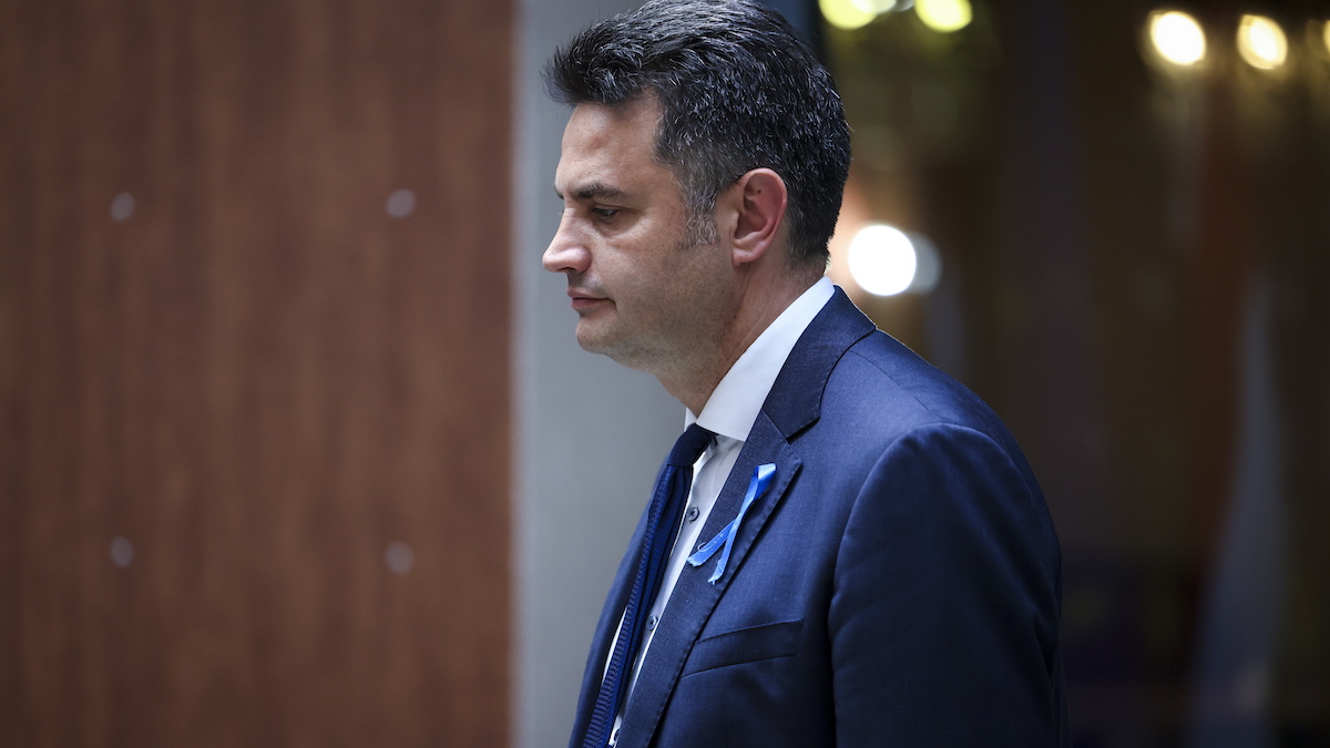 Marakodás hat éven át