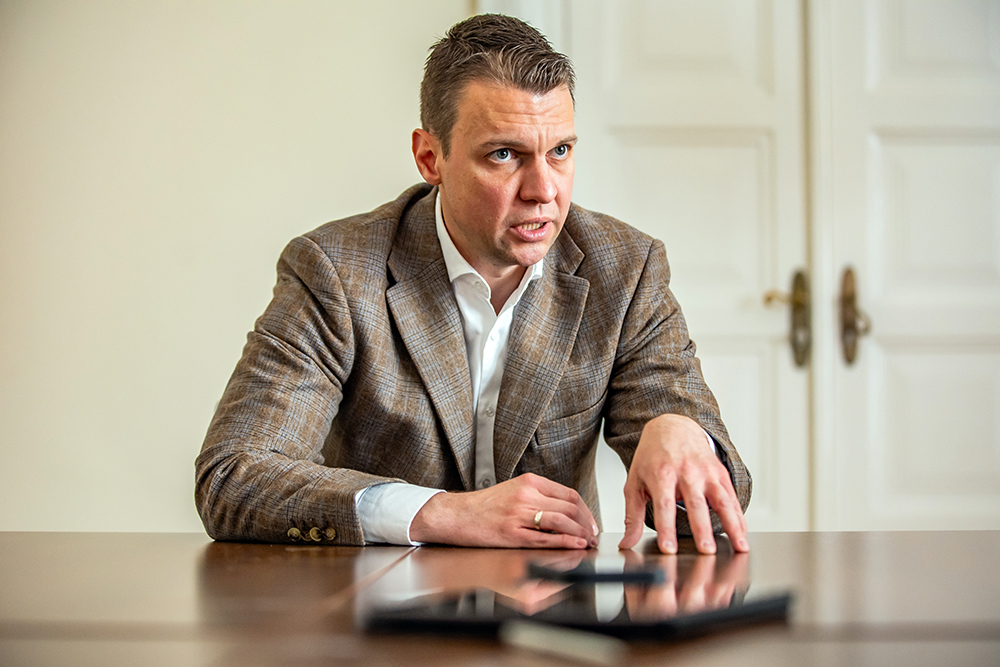 Menczer Tamás: Magyarország létfontosságú választás előtt áll