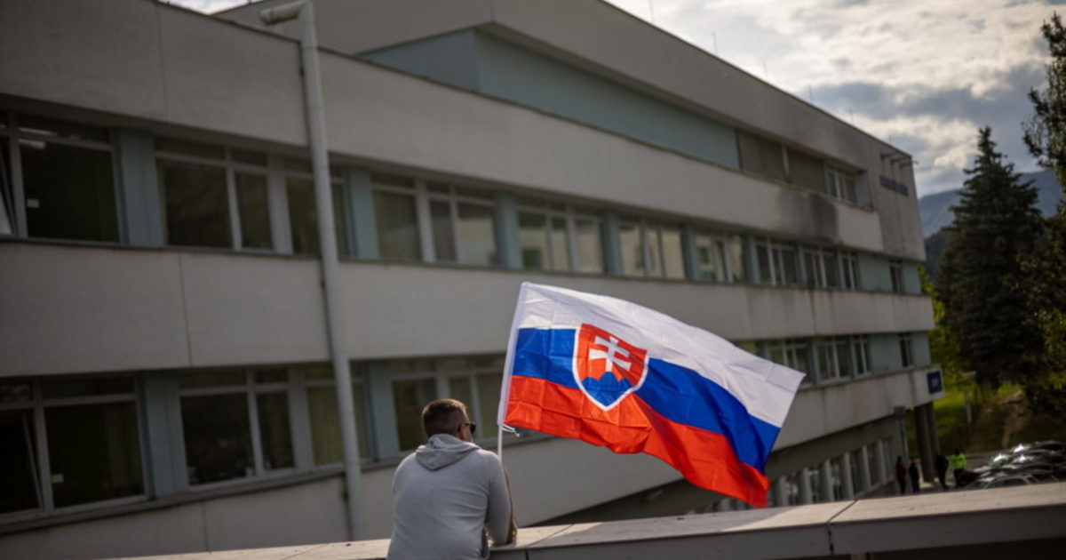 A Robert Fico elleni merénylet súlyos támadás a szlovák demokrácia ellen