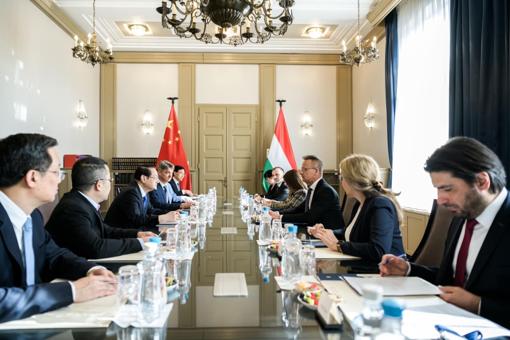 Három év alatt 55 százalékkal nőtt Magyarország kereskedelmi forgalma Csöcsianggal