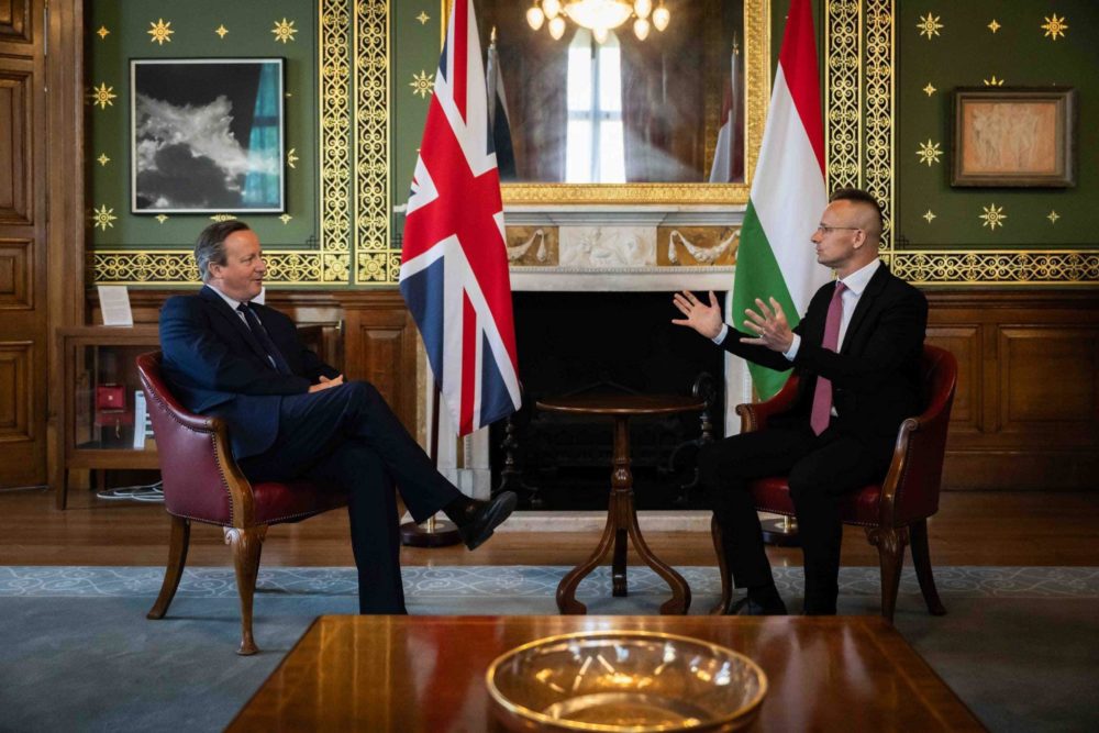 Szijjártó Péter: Bele akarnak nyomni minket a háborúba