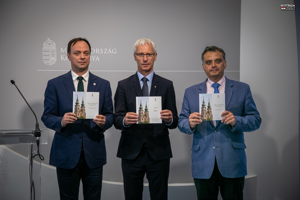 Soltész Miklós: Egyre nagyobb az igény az egyházak jelenlétére