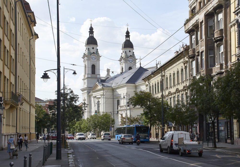 Száz választási plakátot rongált meg egy férfi Józsefvárosban