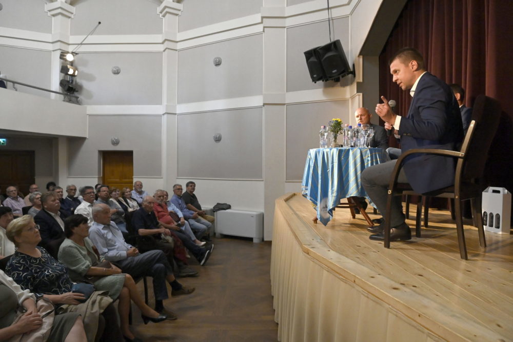 Menczer Tamás: Világháborús veszély fenyeget