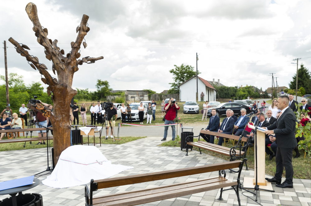 Potápi Árpád János: A magyarság államhatárok feletti összetartozása valóság