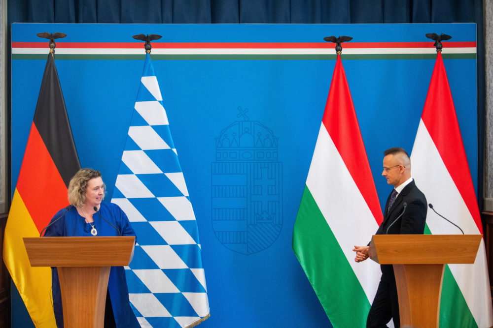 Szijjártó Péter: A magyar-bajor kapcsolat a kölcsönös tiszteletre épül