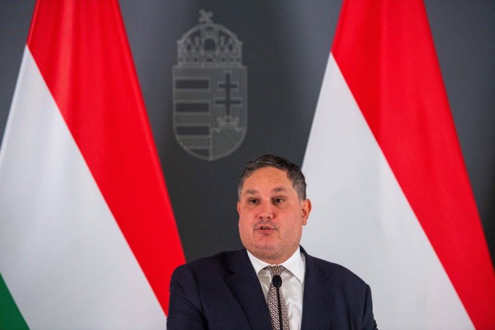 Nagy Márton: A szomszédos országok árának referenciaértékére csökkennek az üzemanyagárak