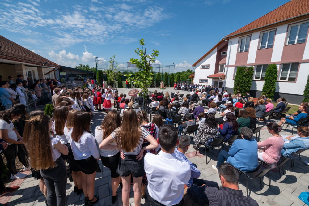 Felavatták az erdélyi Körtvélyfája felújított iskoláját