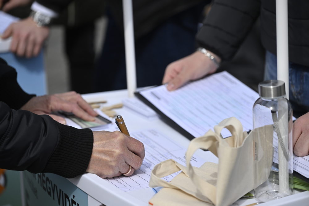 A polgármesterjelöltek négyötöde indul függetlenként az önkormányzati választáson