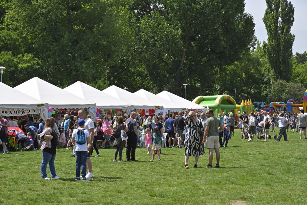 A kormány az elhúzódó háború ellenére is megvédi a családtámogatásokat