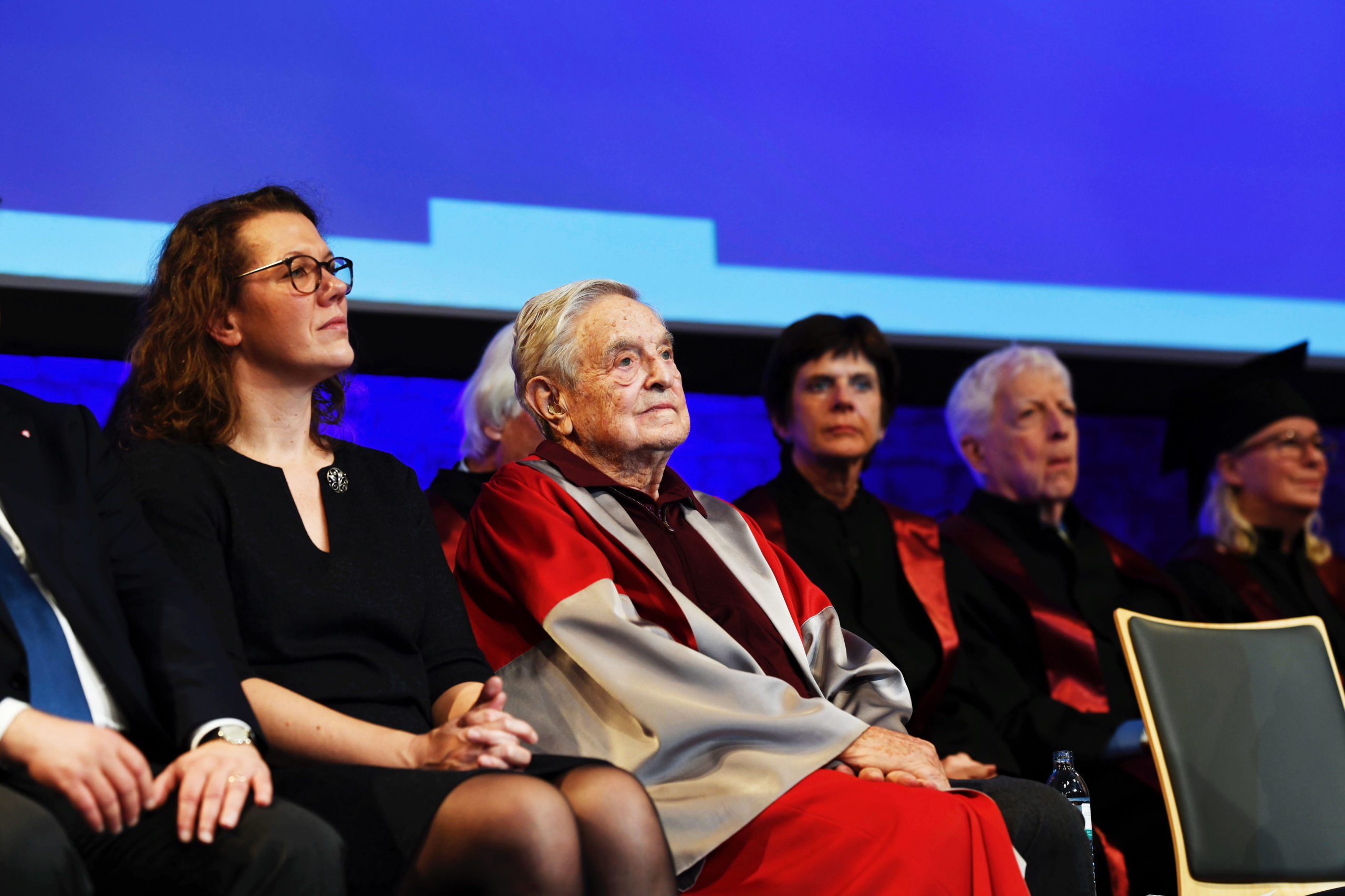 Soros György hullazsákokba csomagolt kelet-európai katonákról is értekezett