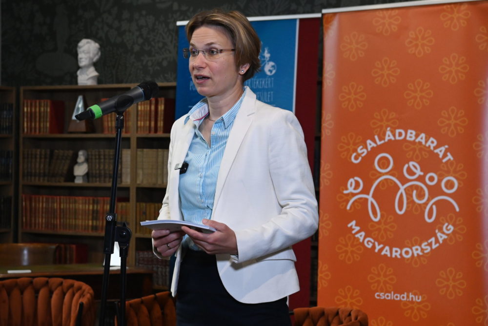 „Migráció helyett a gyermekvállalás ösztönzésére van szükség”