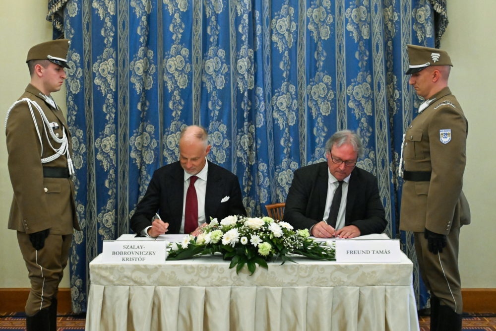 Együttműködési megállapodást kötött a Honvédelmi Minisztérium és az MTA