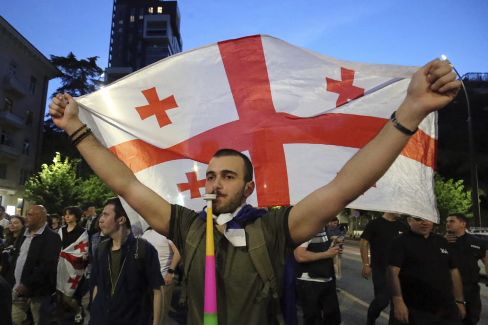 Külföldiügynök-törvényt vezethetnek be, utcára vonult az ellenzék Georgiában