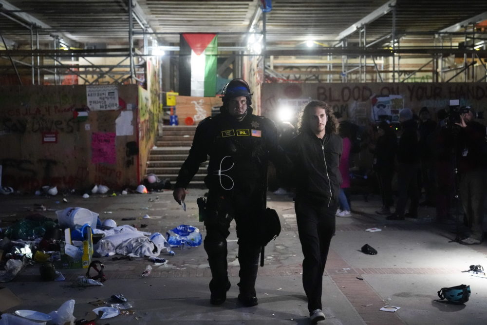 Rendőrök léptek fel a tüntetőkkel szemben Los Angelesben