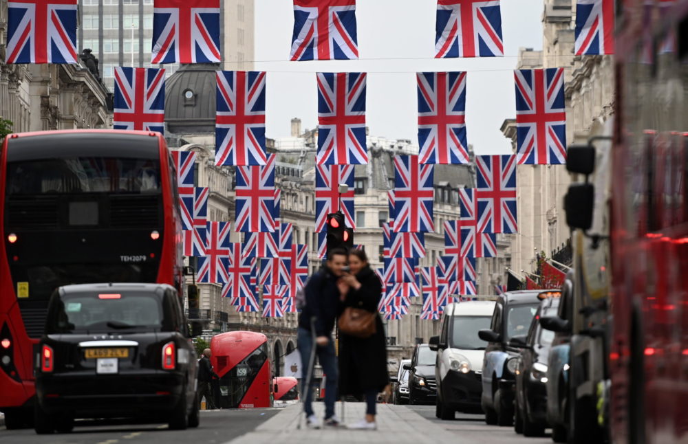 Július 4-én tartják a parlamenti választásokat Nagy-Britanniában