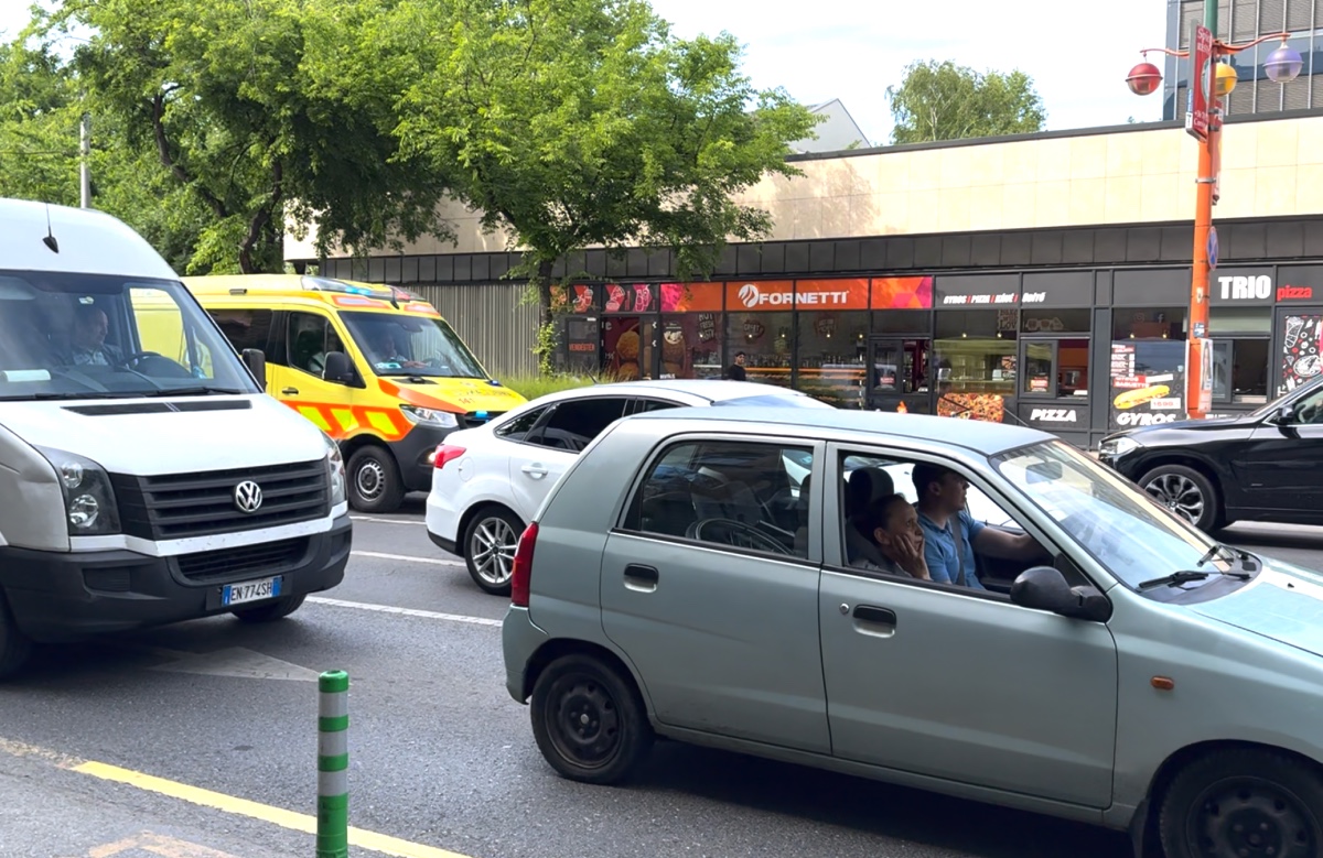 Karácsony karói miatt szembe kell mennie a forgalommal a mentőnek