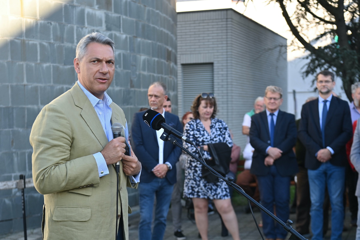 Lázár János: Aki a béke pártján áll, szavazzon a Fidesz–KDNP-re!