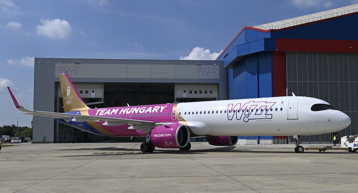 Bemutatták a magyar olimpiai csapatot szállító repülőgépet