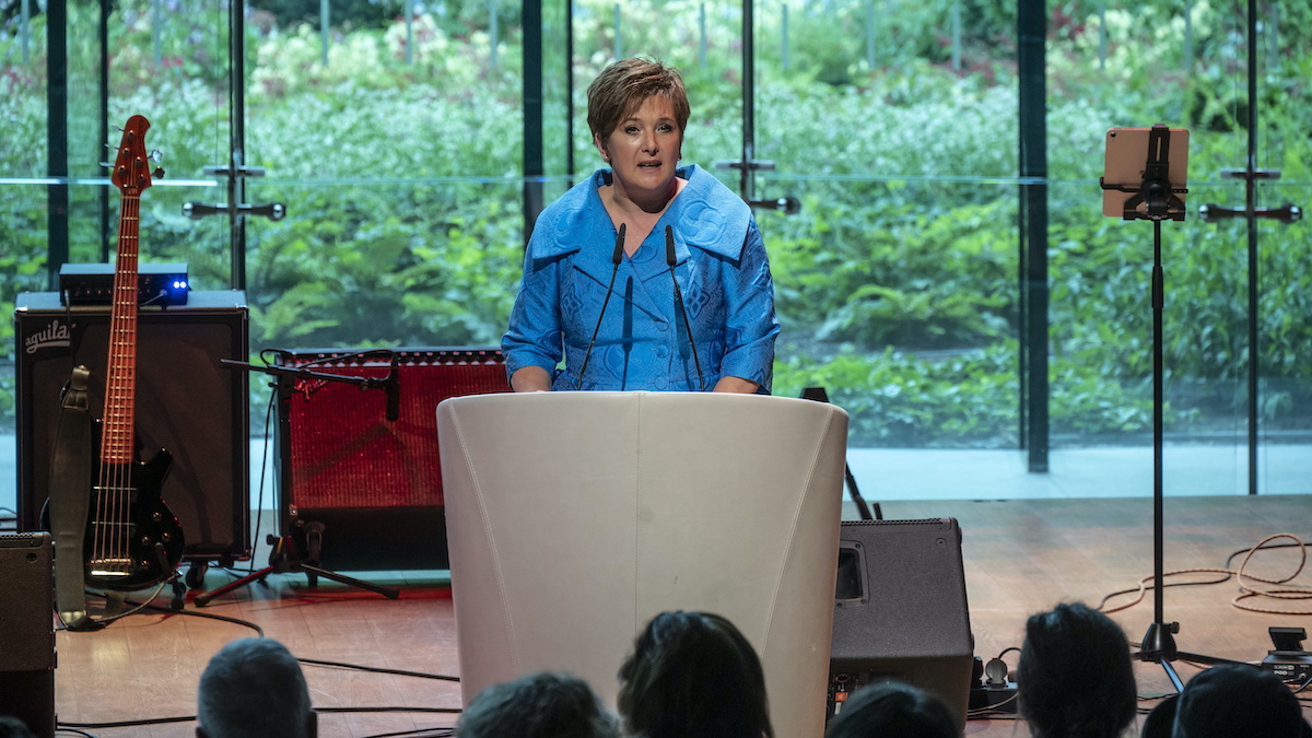 Először Magyarországra érkezett a londoni Dívák és Ikonok kiállítás