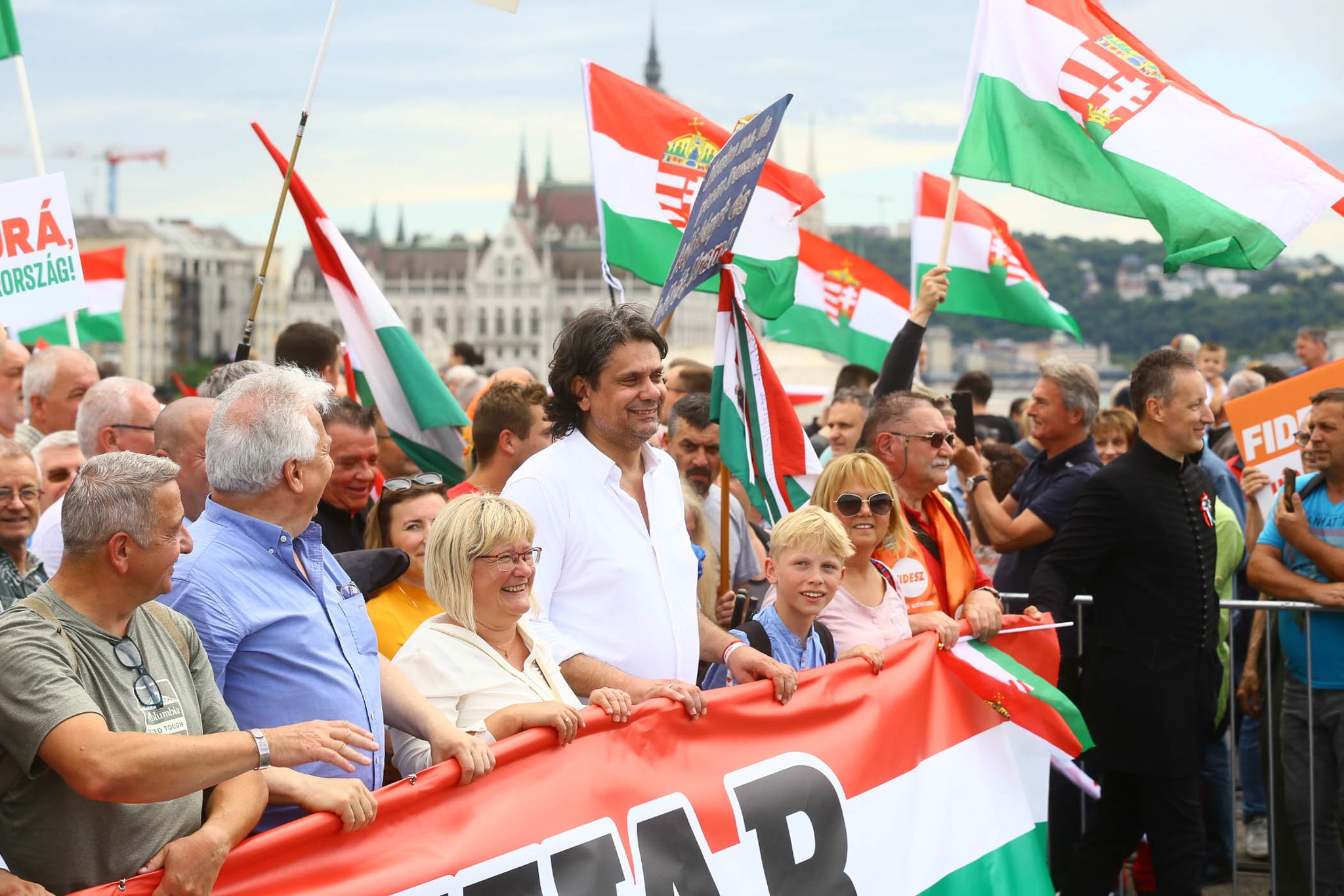 Június 9-én minden idők legjelentősebb téttel járó kérdéséről döntünk