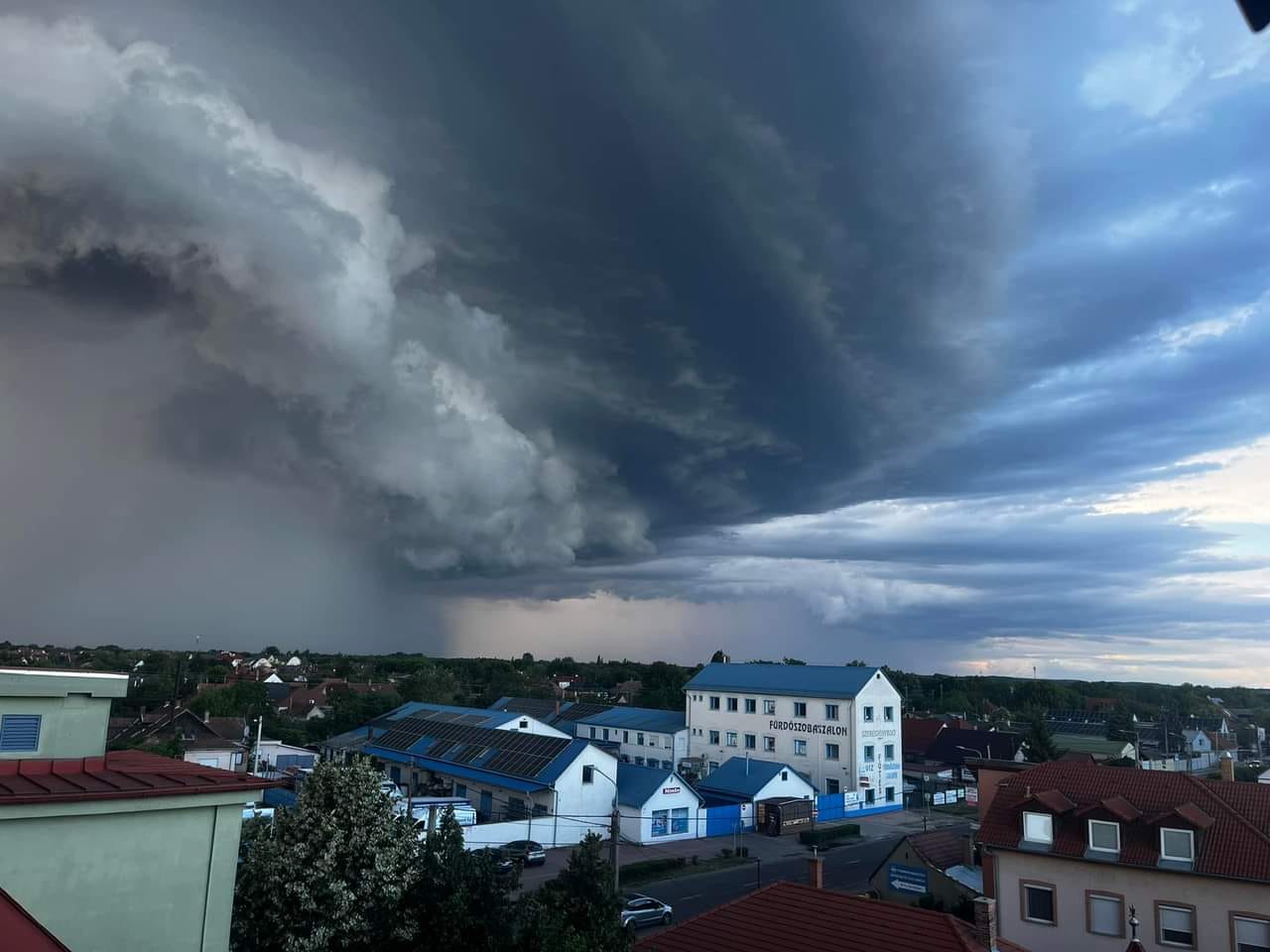 Zivatarok és felhőszakadás is lehet hétfőn