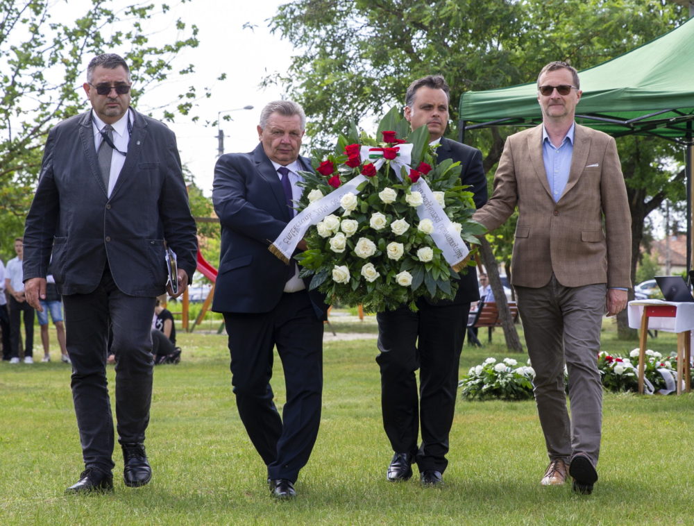 Latorcai Csaba: A lelki láncok a mai napig összekötnek bennünket, magyarokat