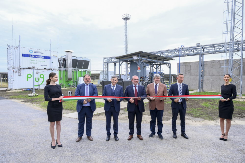 Átadták Magyarország első zöldhidrogén üzemét a Bükkábrányi Energiaparkban