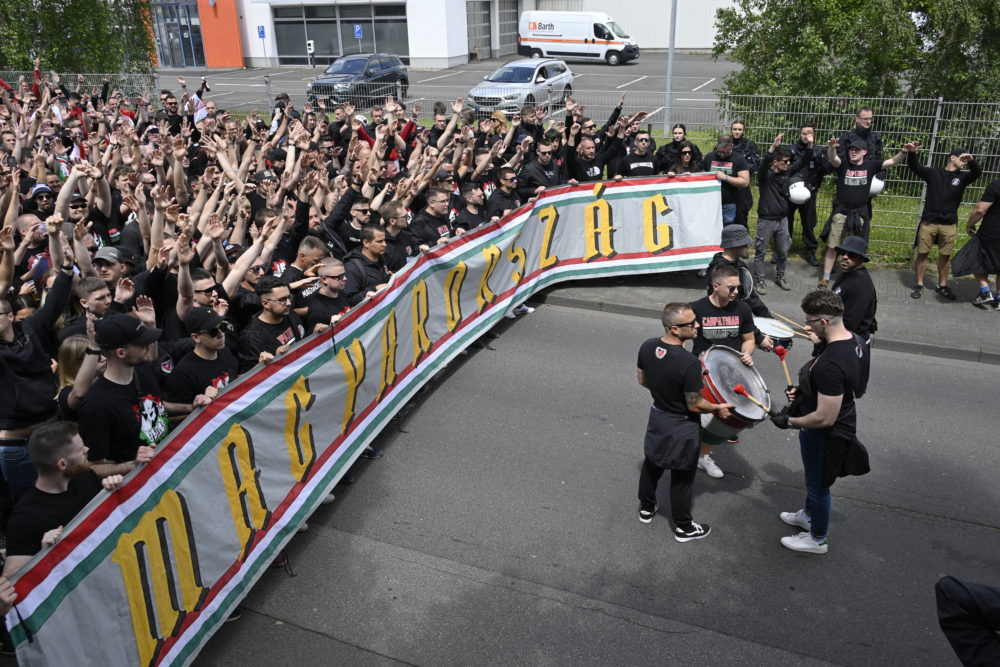 Tizenegy konzul segíti a magyar szurkolókat Stuttgartban