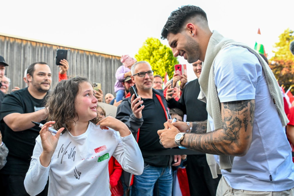 Nem mindennapi fogadtatásban részesültek Szoboszlaiék a foci-Eb helyszínén