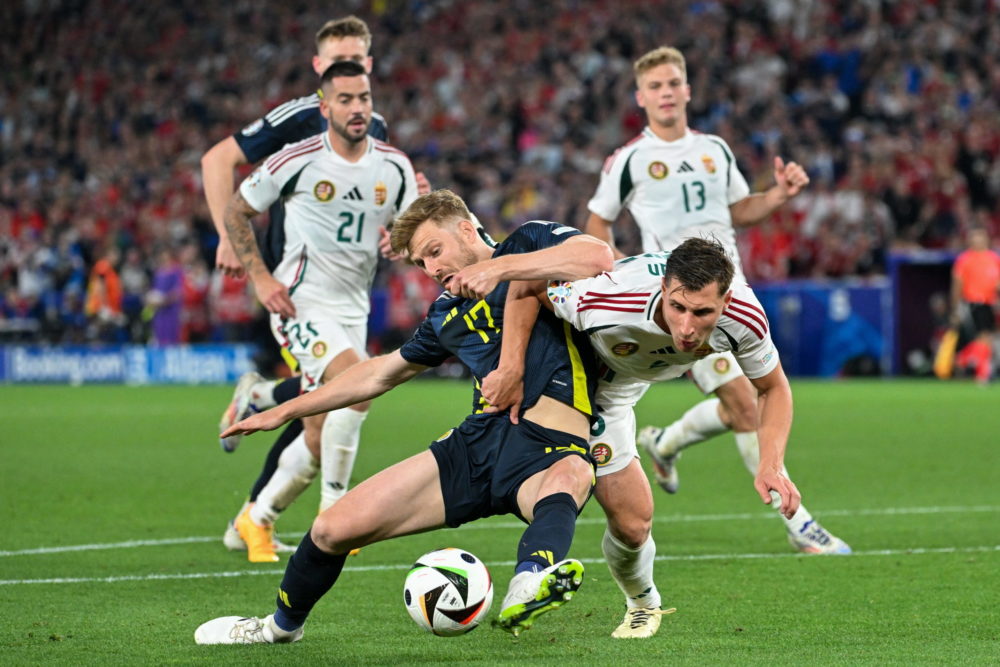 Az UEFA játékvezetőinek főnöke szerint nem ért büntetőt Orbán belépője a skótok ellen