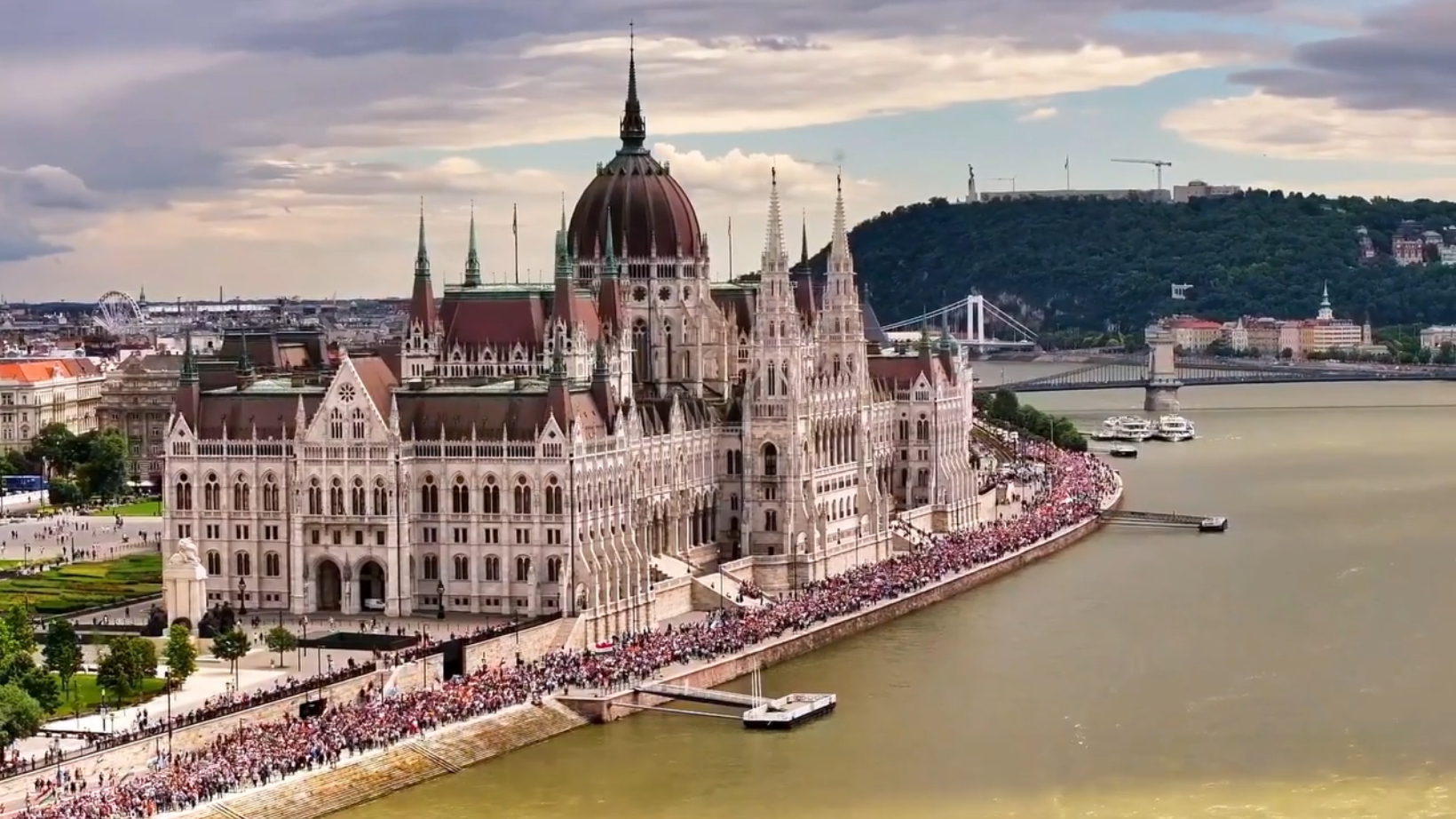 Fantasztikus felvétel készült a Békemenetről