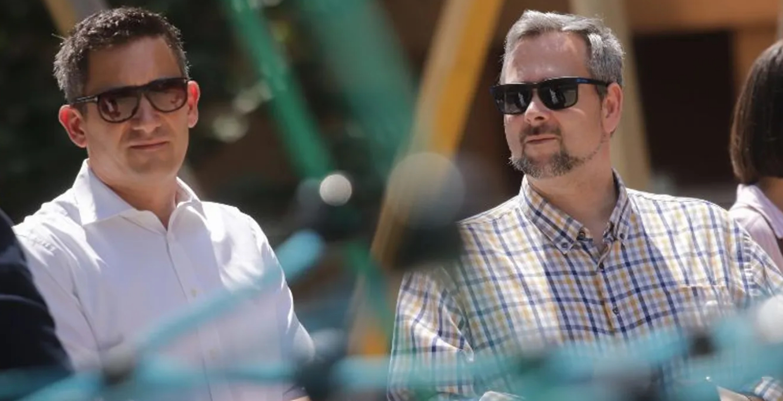 A letartóztatás sem elég, továbbra sem menesztik a politikust