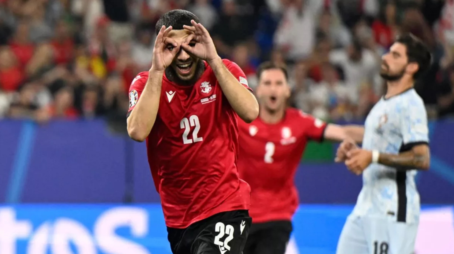 Georgiai győzelem és meglepetés-továbbjutás