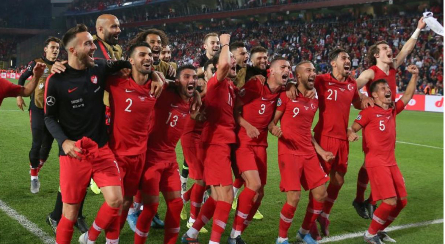 Emberelőnyben harcolták ki a továbbjutást a törökök