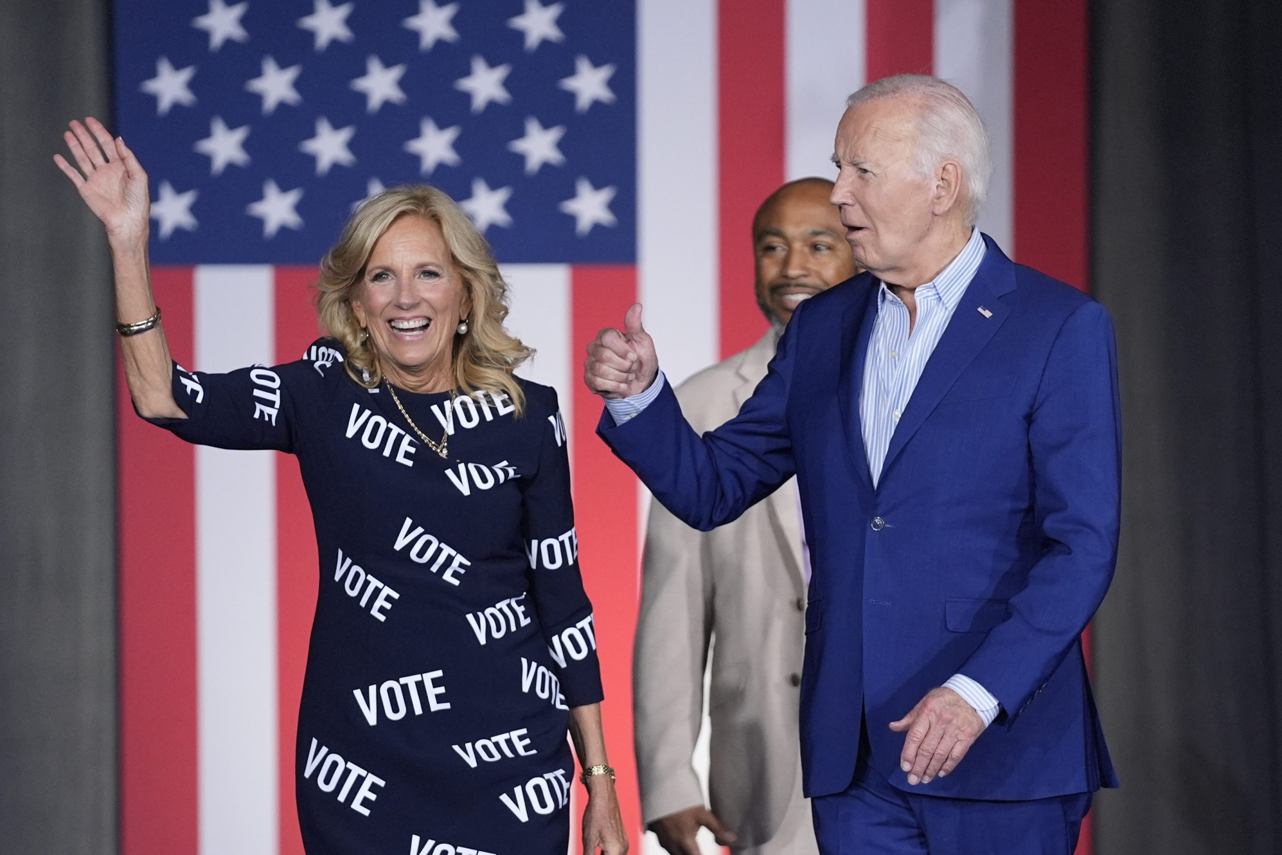 Jill Biden férje támogatására kérte a demokraták gazdag adakozóit