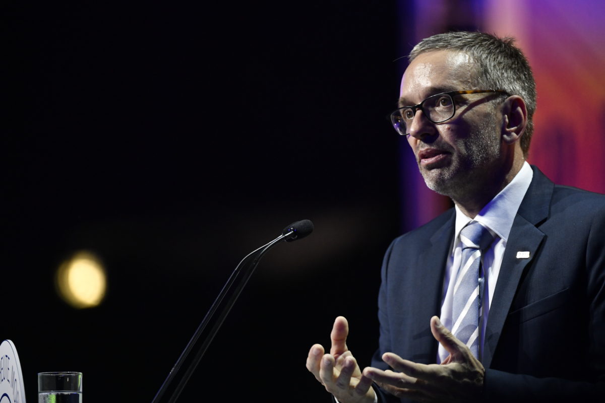 A magyar menekültpolitikát méltatta az FPÖ vezére