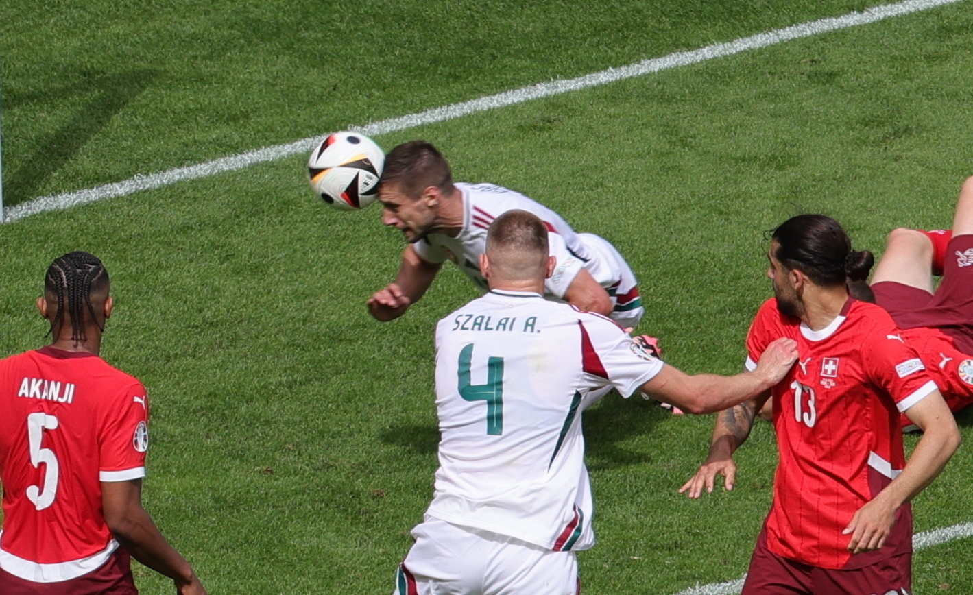 Emelt fővel, de kikaptunk Svájctól az Eb-nyitányon